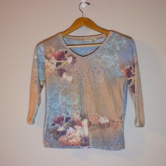 xcit usa 3/4 length tshirt pink and blue floral and scrollwork t-shirt - Picture 1 of 3